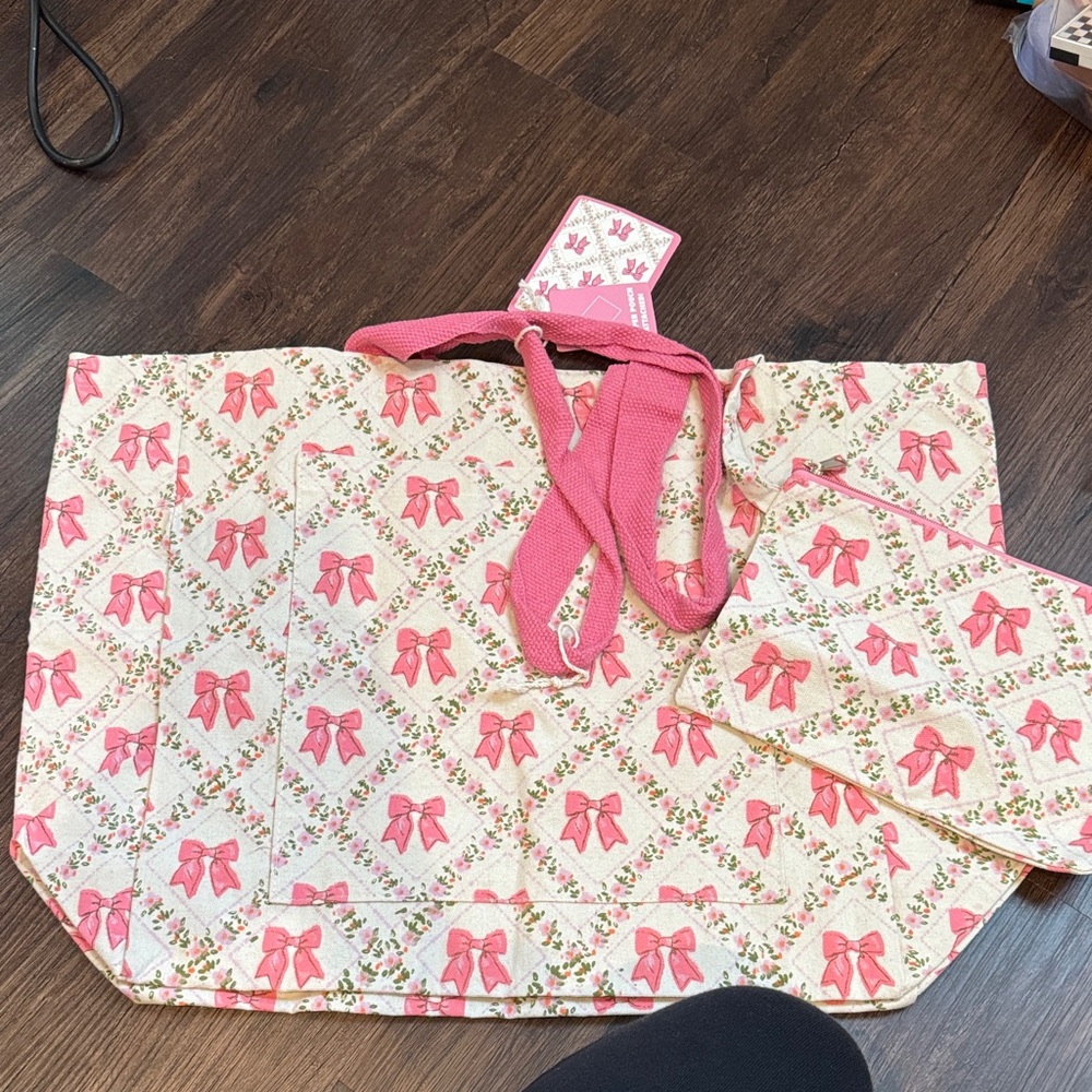 Pink Bow Print Quilted Tote Bag - Cream Background